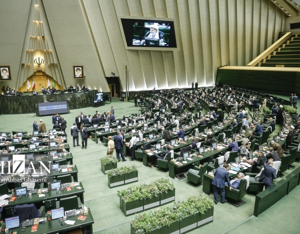 نایب رئیس مجلس: وزارتخانه مشکل معلمان را یکبار برای همیشه حل کند