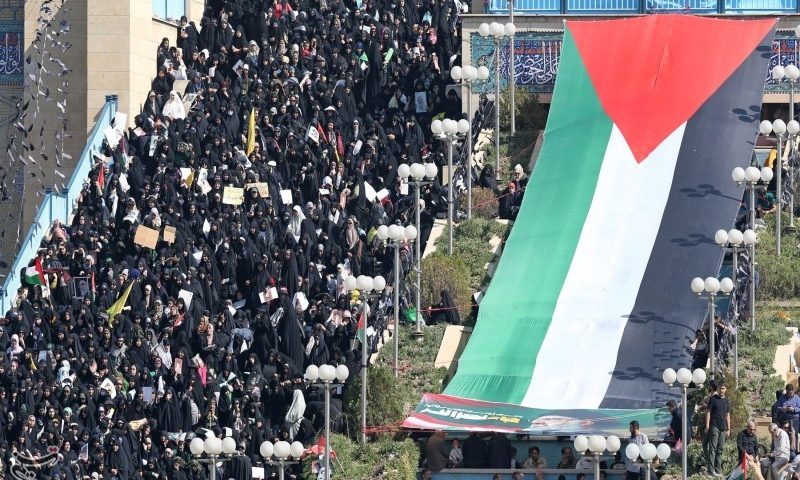 حاشیه‌نگاری نماز جمعه نصر؛ «باسمه تعالی قطعاً سننتصر»