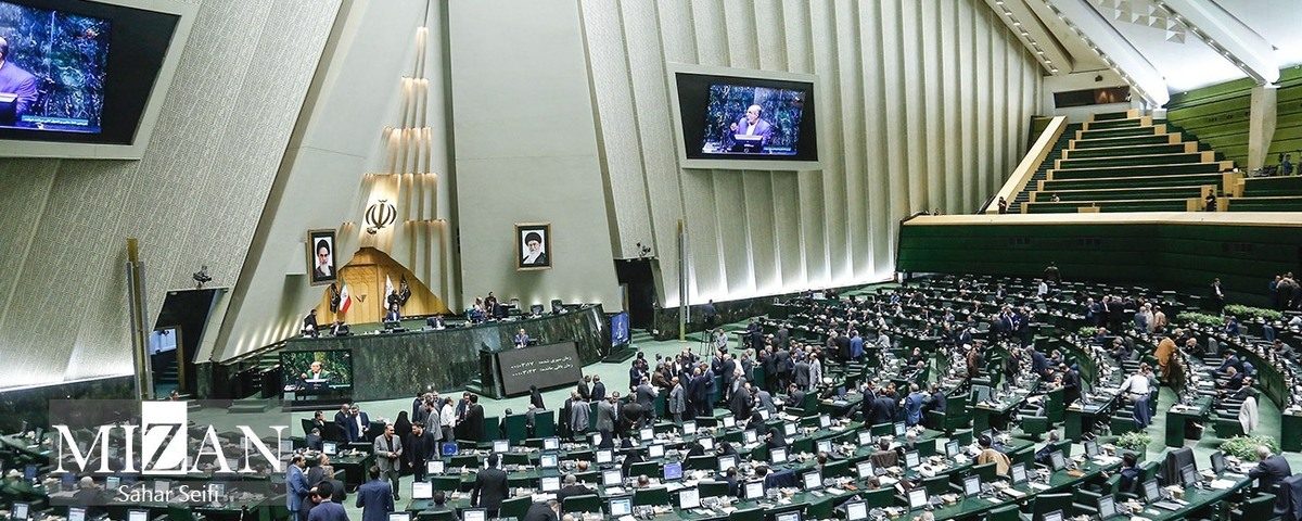 نیکزاد: مجلس از حق بازنشستگان و کارگران نمی‌گذرد