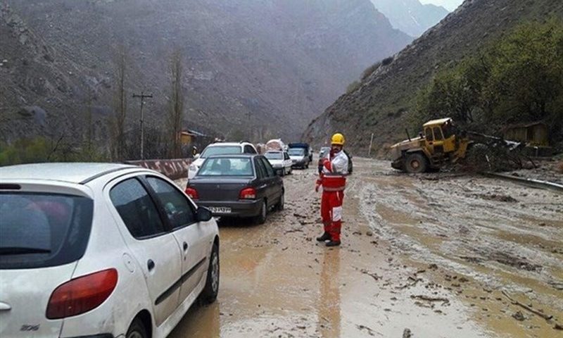 تردد روان در محورهای شمالی/بارش باران در جاده‌های 6 استان