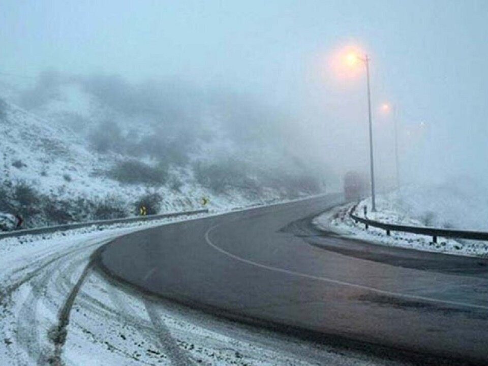 بارش برف و باران در جاده‌های ۱۰ استان کشور