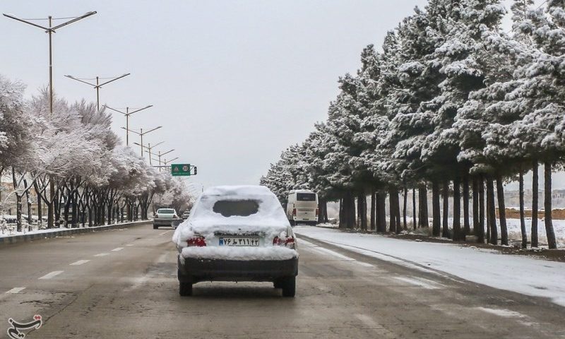 ترافیک سنگین در هراز/بارش برف در جاده‌های 3 استان