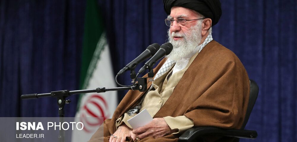 حضرت آیت الله خامنه‌ای دستگاه‌های دولتی و نظارتی نباید سرعت‌گیر