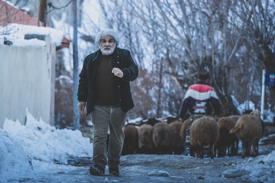 فیلم سینمایی چشم بادومی روایتی از دغدغه‌های نسل جوان در